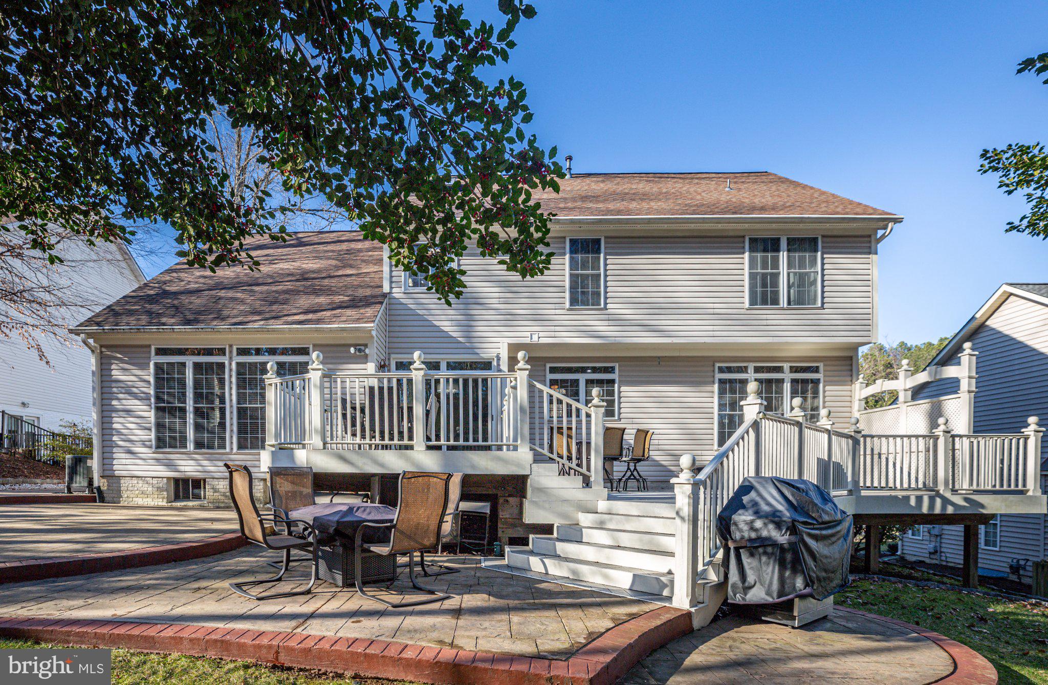 18 Ludwell LANE