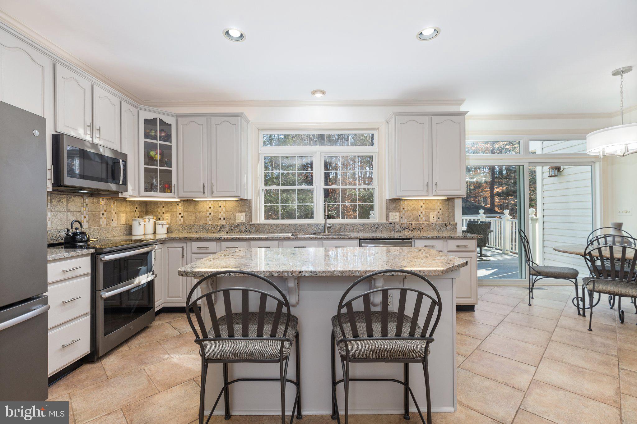 18 Ludwell LANE