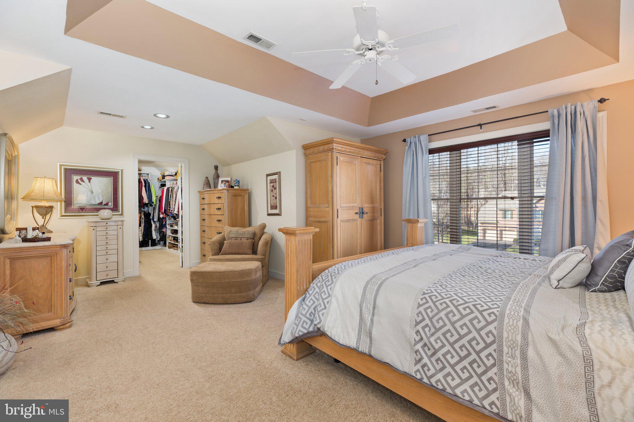 18 Ludwell LANE