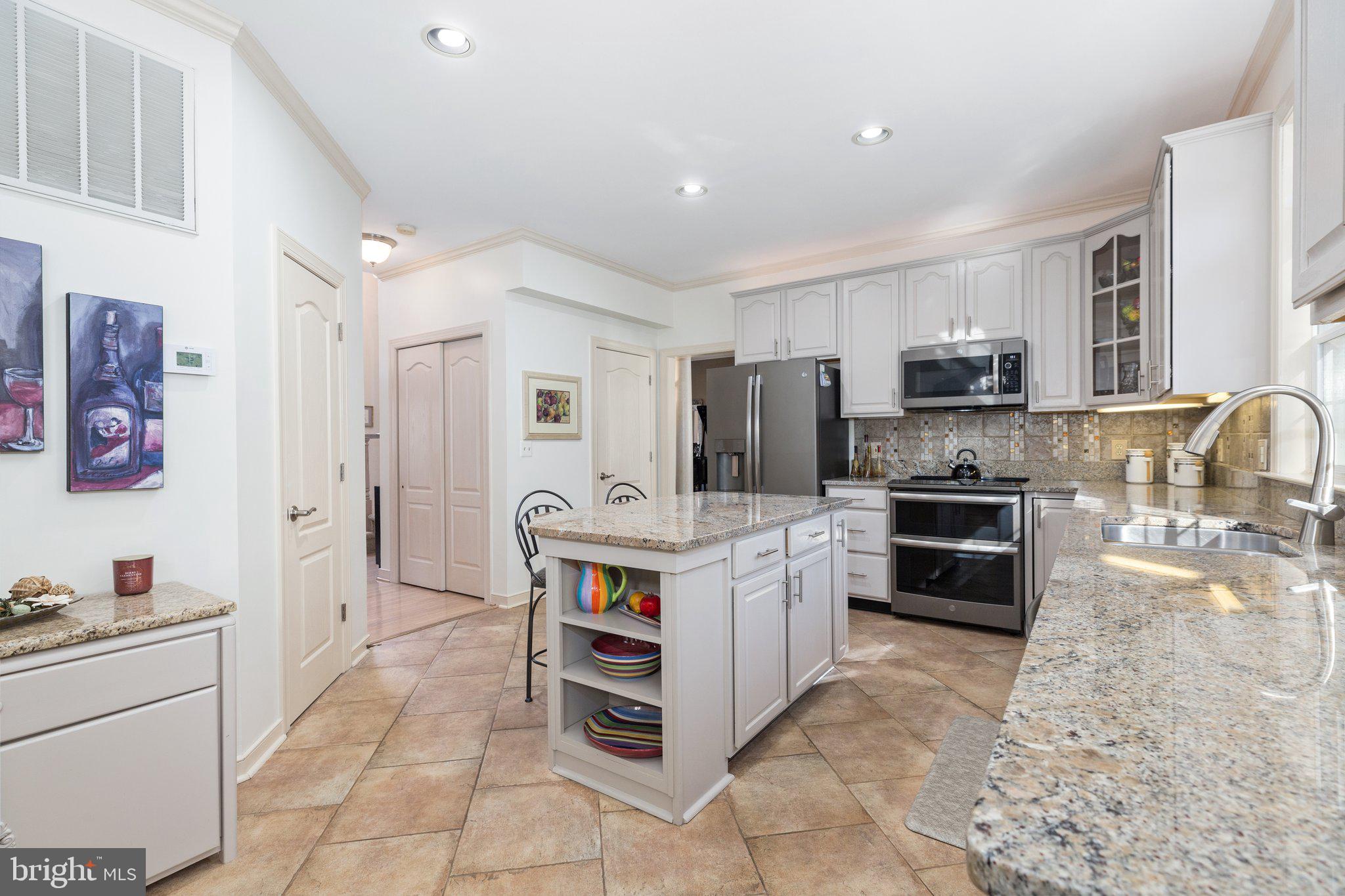 18 Ludwell LANE