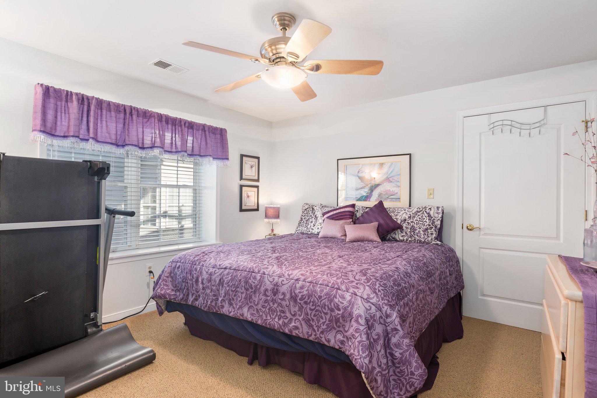 18 Ludwell LANE