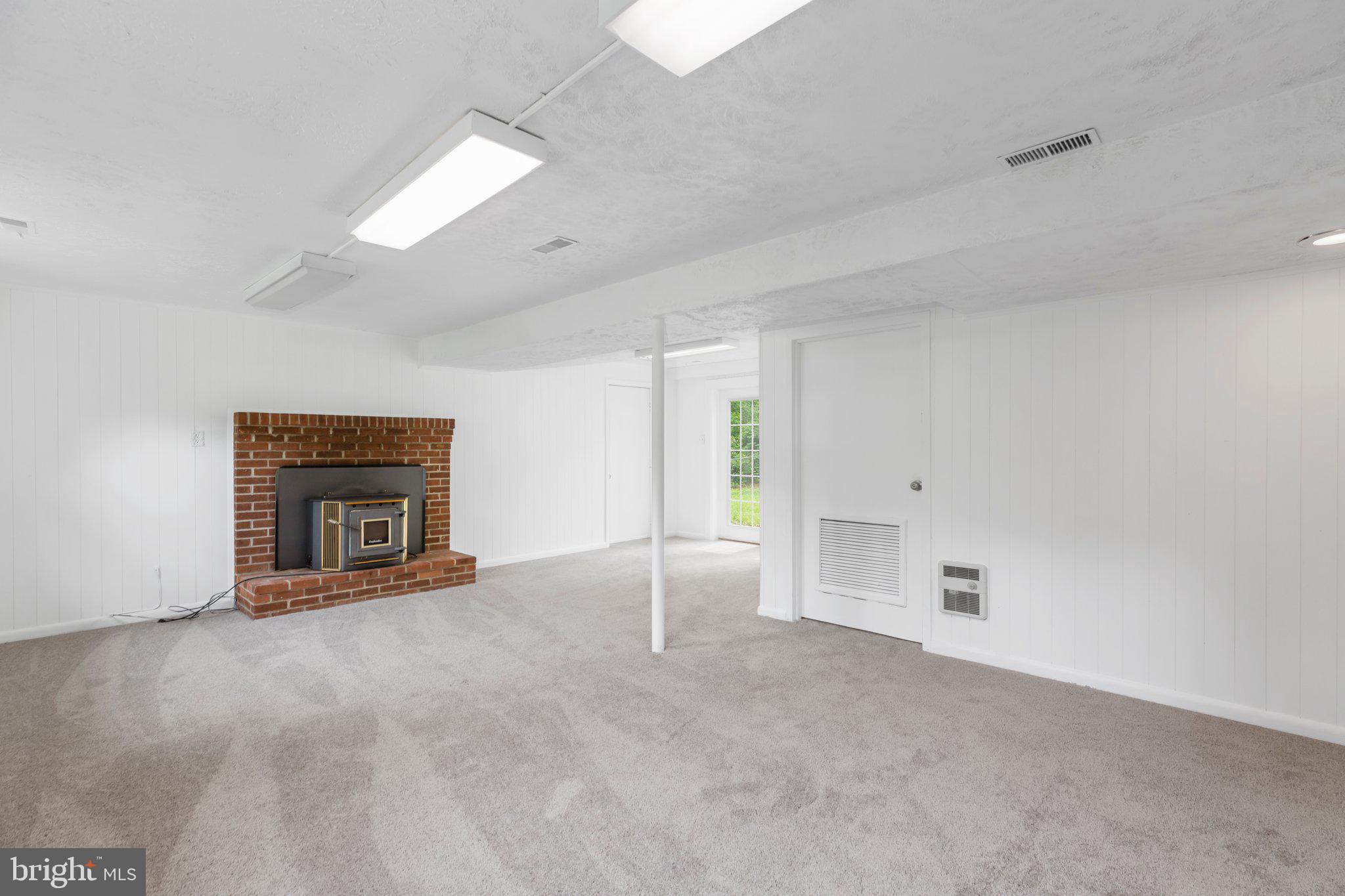 303 Austin Dr