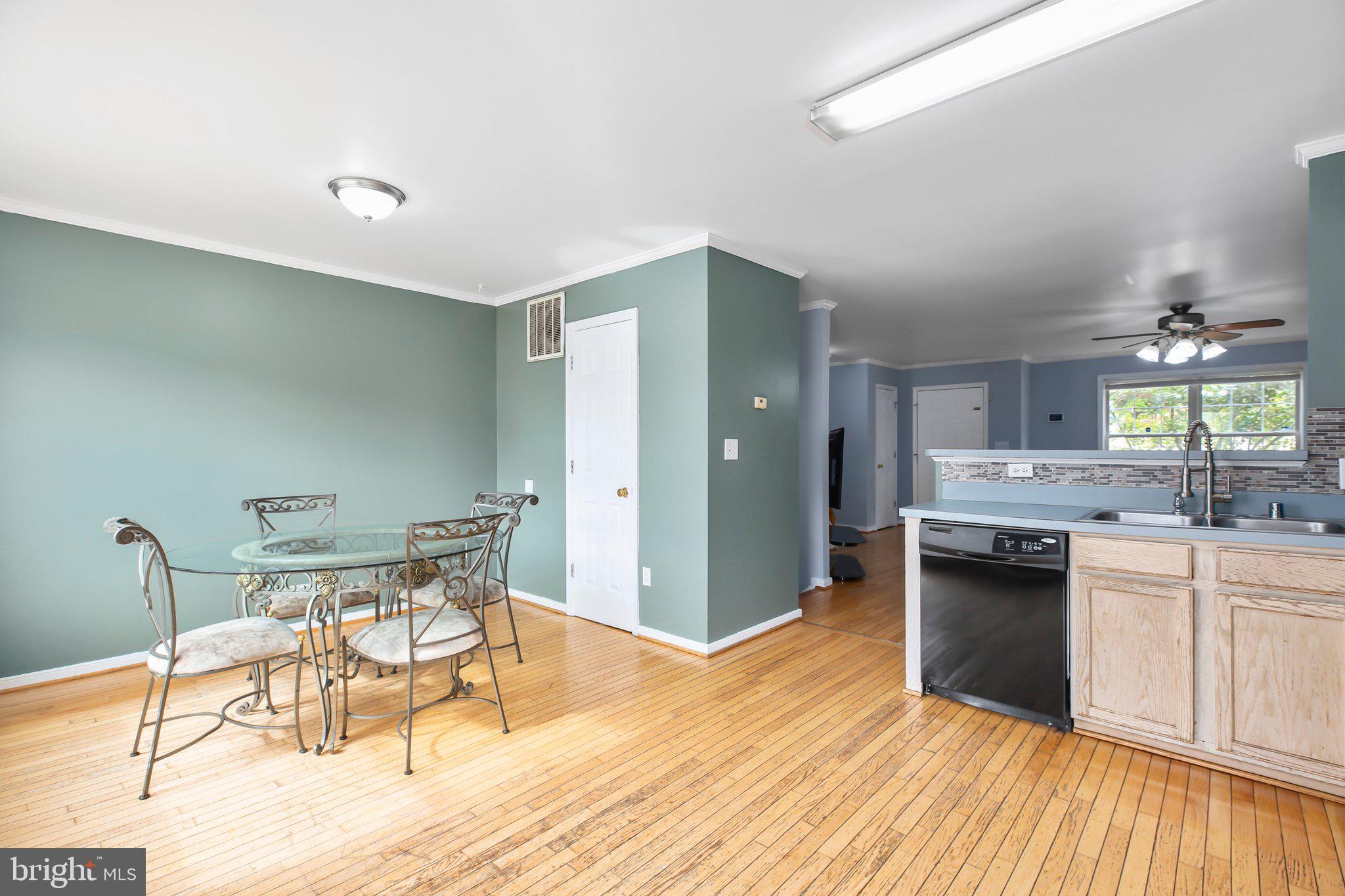 302 Munsons Hill Ct