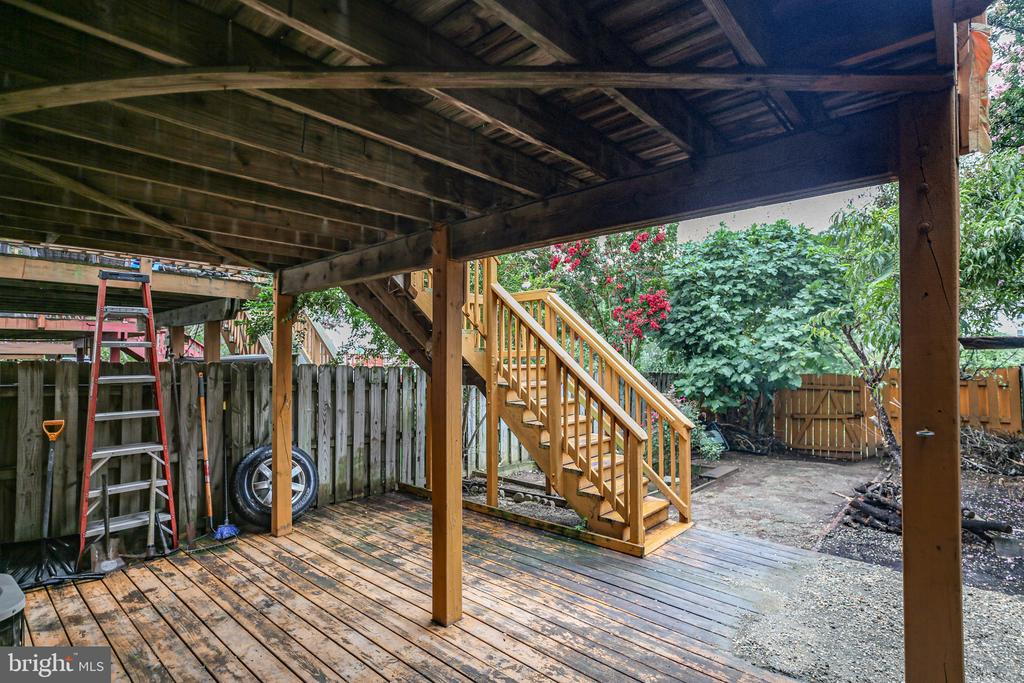 302 Munsons Hill Ct