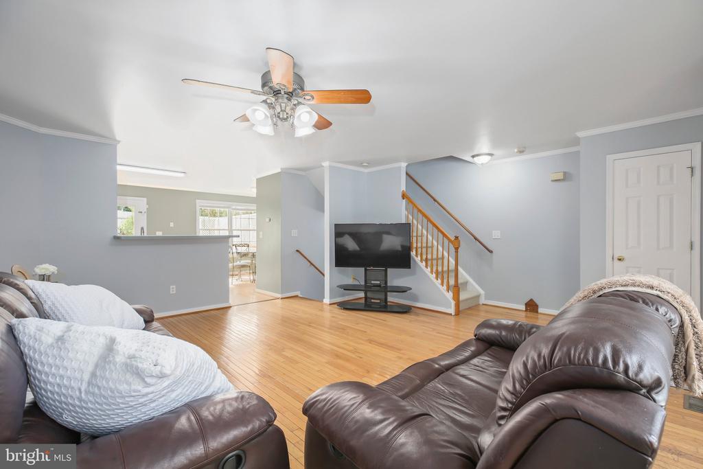 302 Munsons Hill Ct