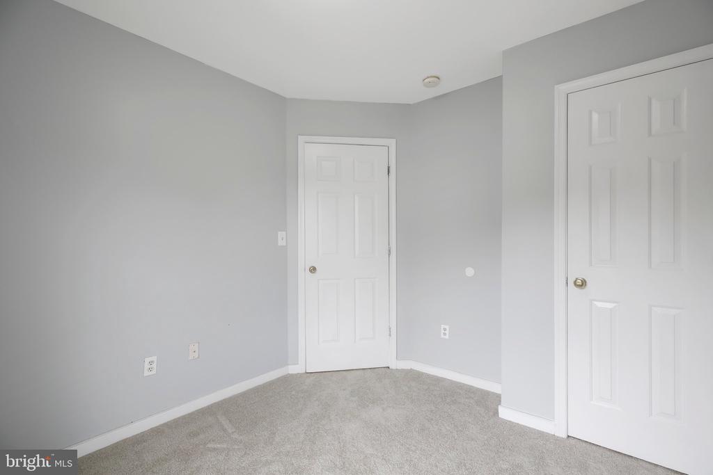 302 Munsons Hill Ct