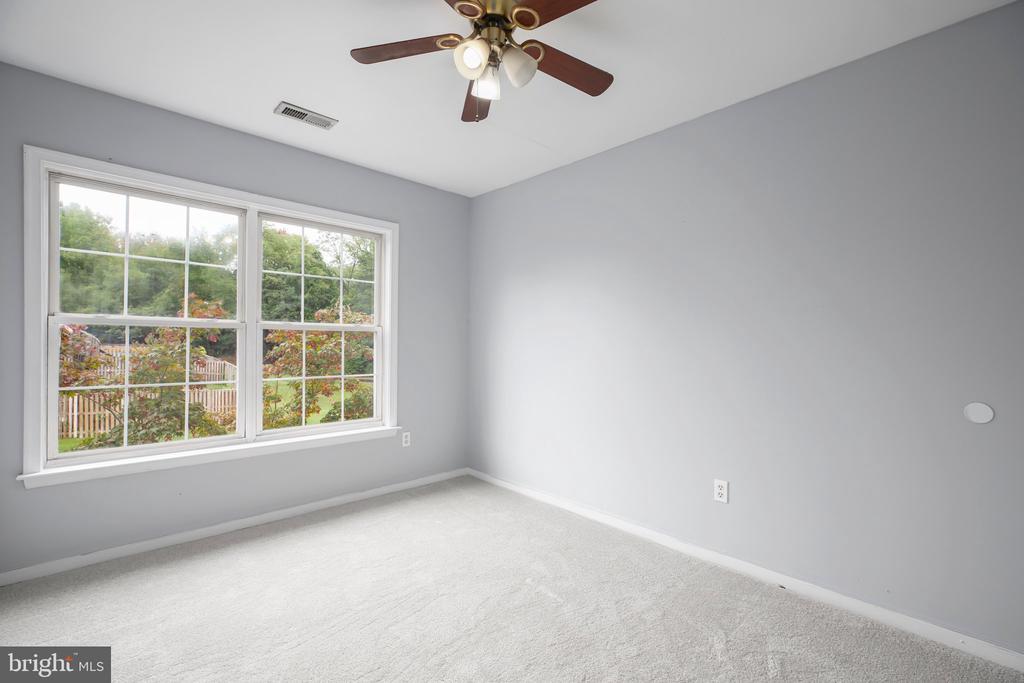 302 Munsons Hill Ct