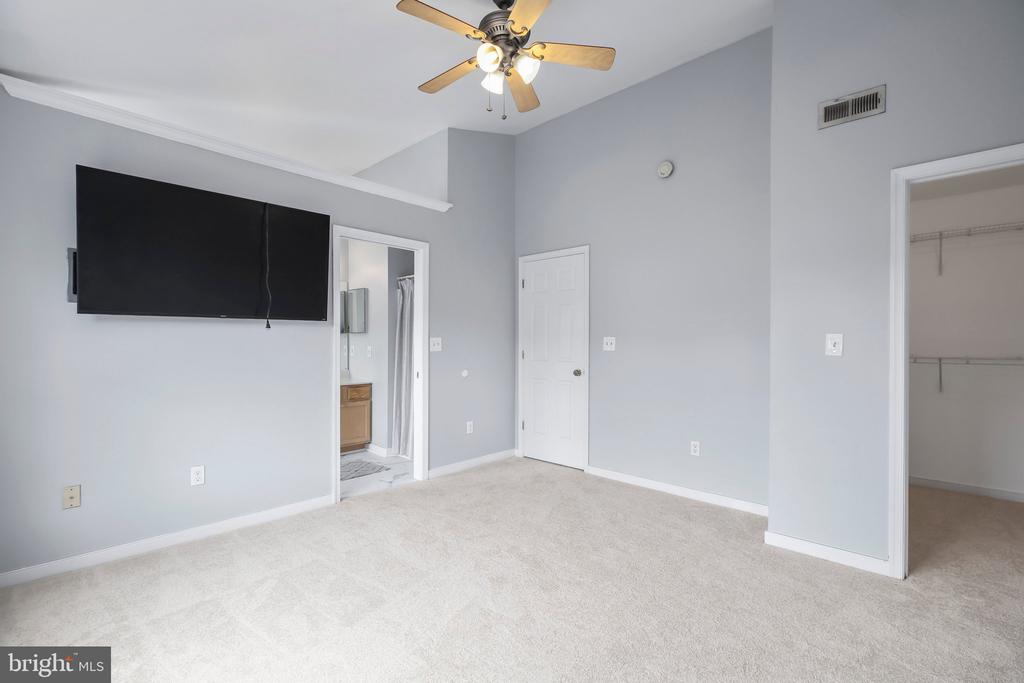 302 Munsons Hill Ct