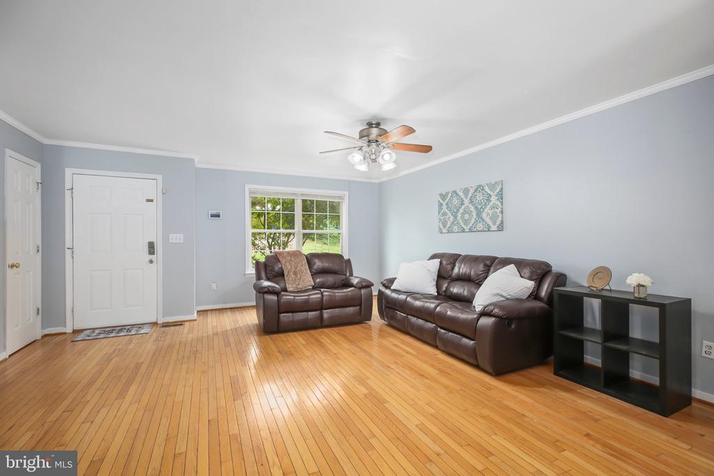 302 Munsons Hill Ct