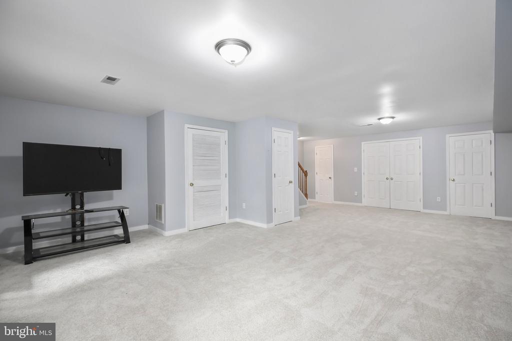 302 Munsons Hill Ct