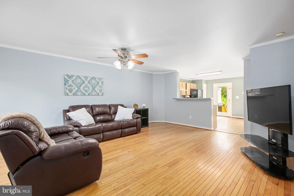 302 Munsons Hill Ct