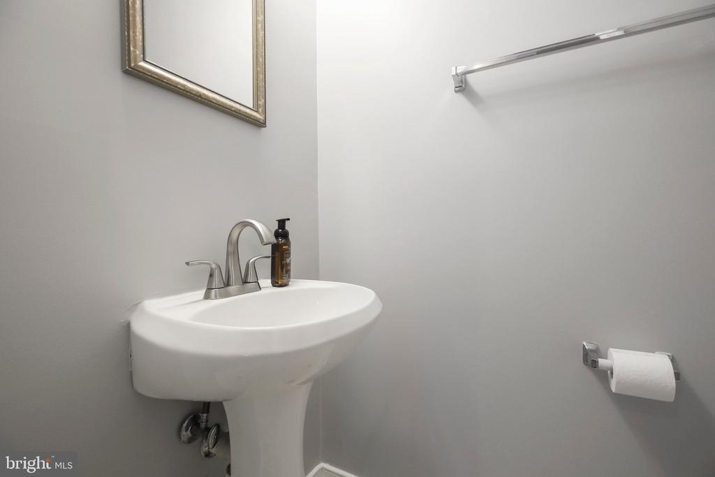 302 Munsons Hill Ct
