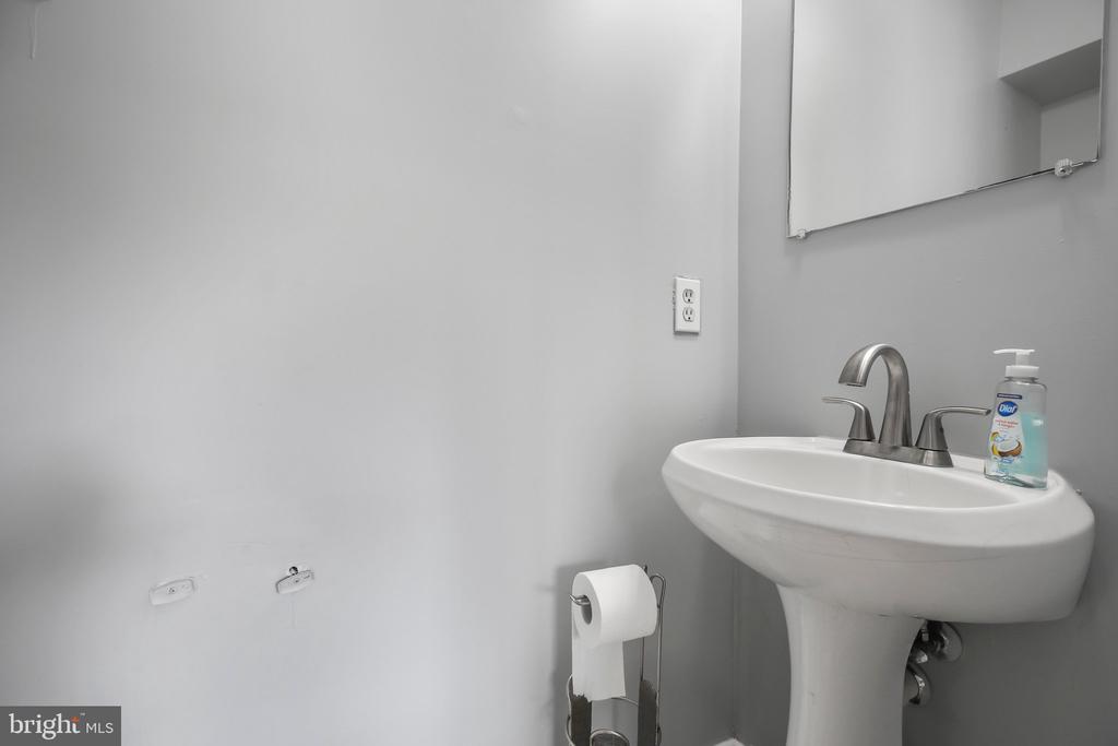302 Munsons Hill Ct