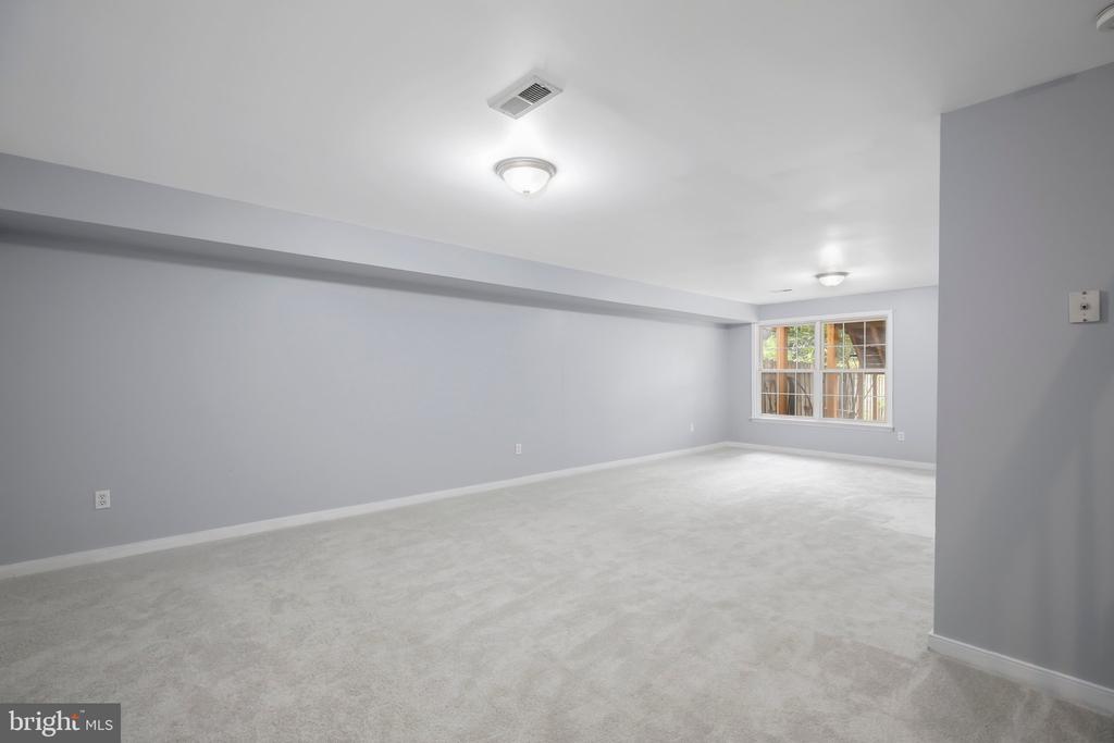 302 Munsons Hill Ct