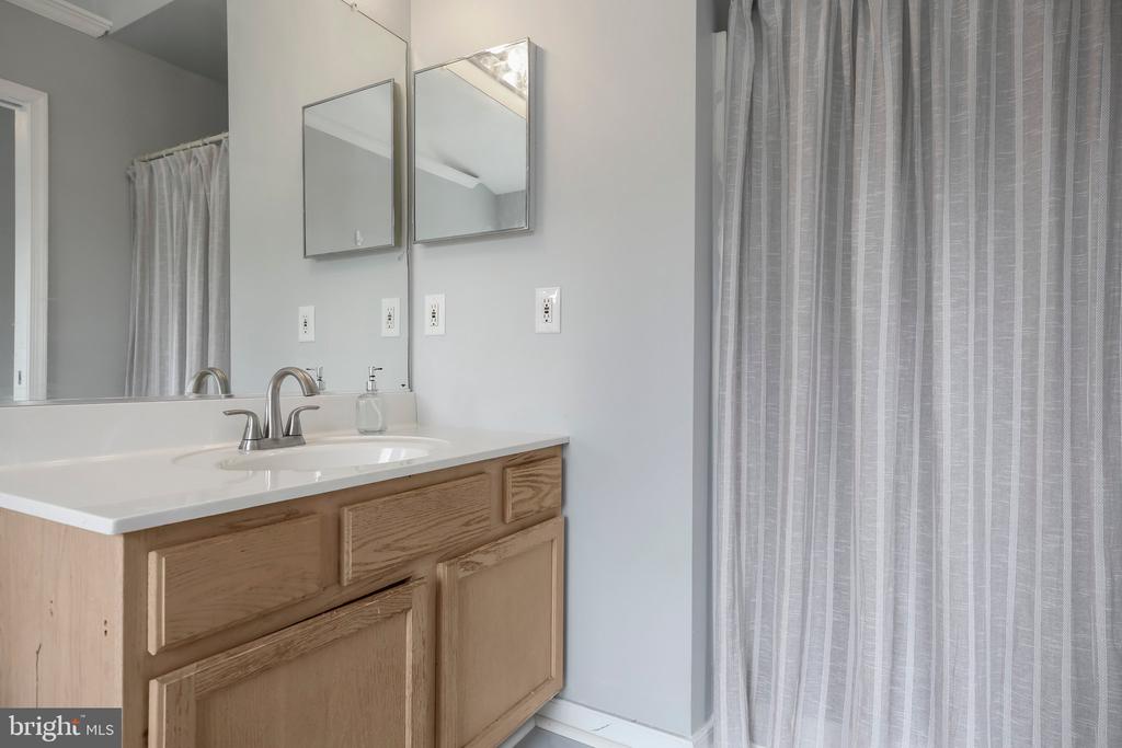 302 Munsons Hill Ct