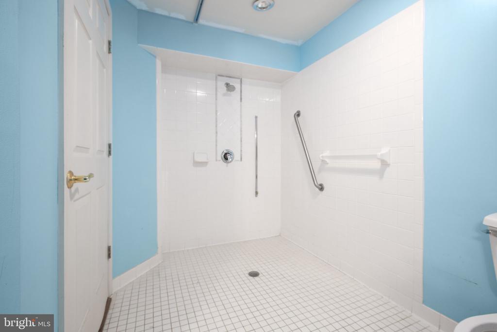 30 NEWBURY DR