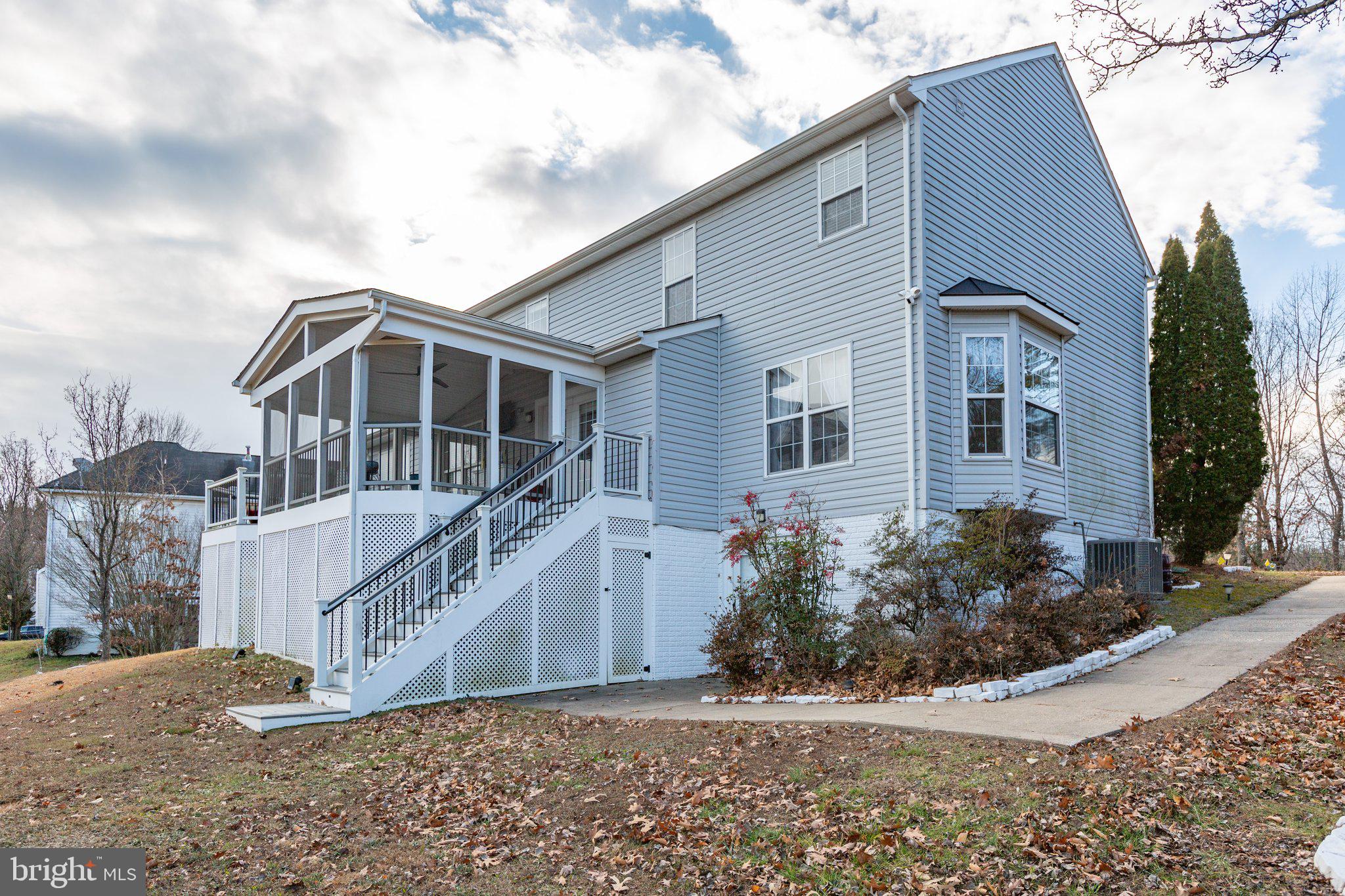 30 NEWBURY DR