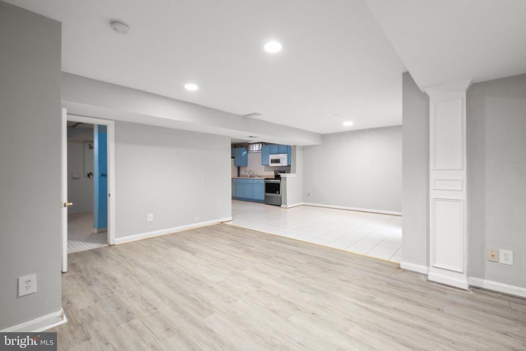 30 NEWBURY DR
