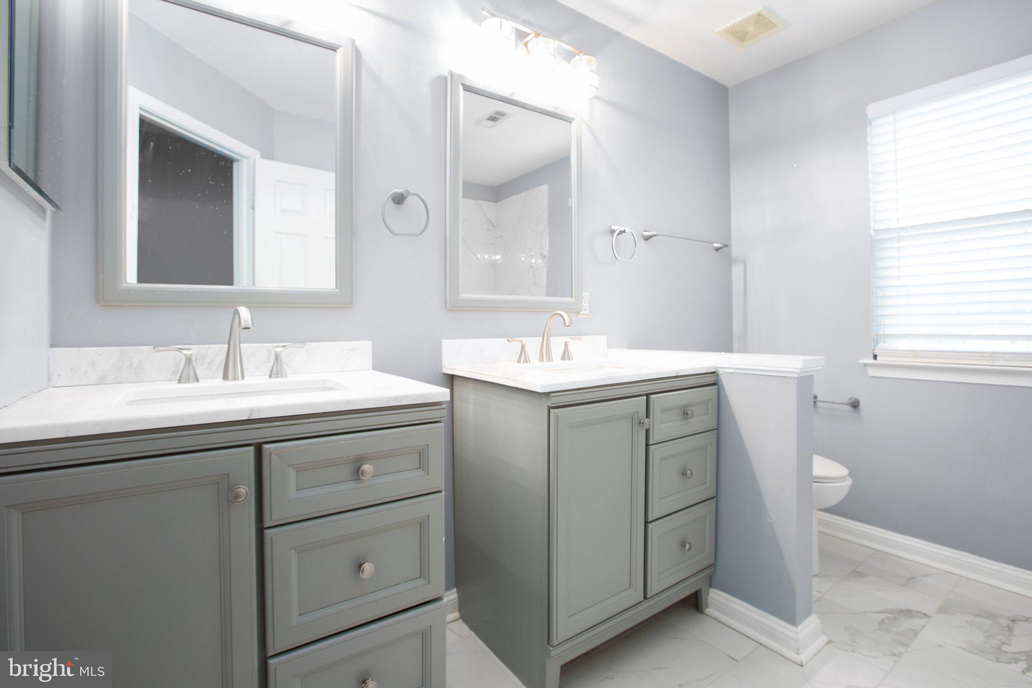 30 NEWBURY DR