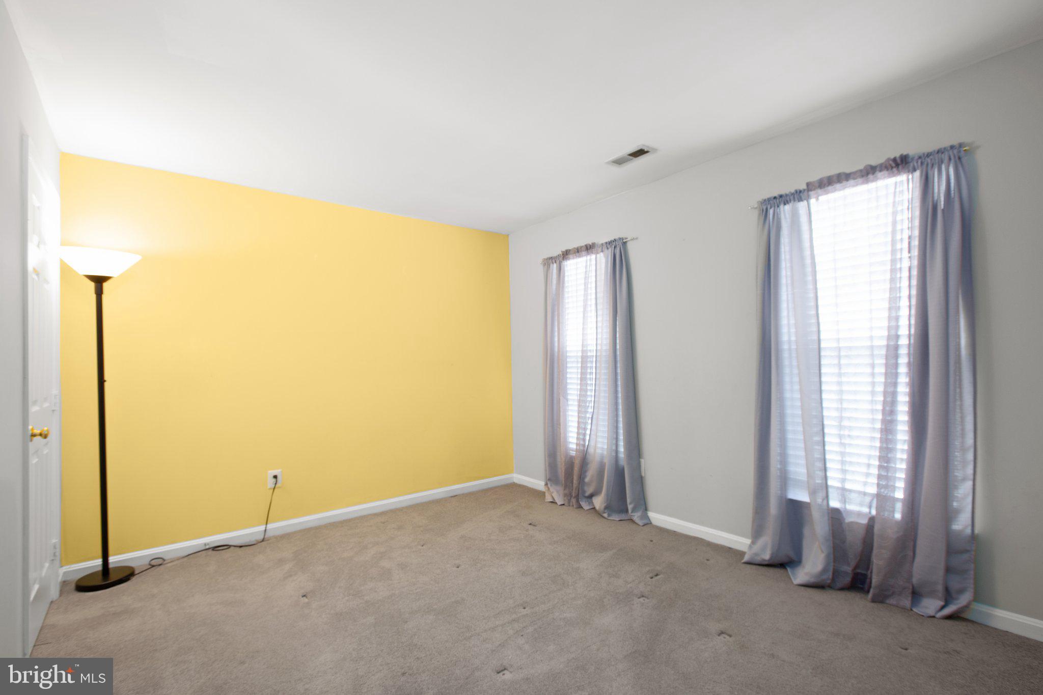 30 NEWBURY DR