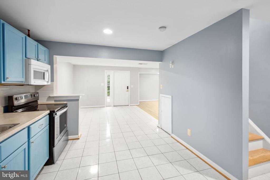 30 NEWBURY DR