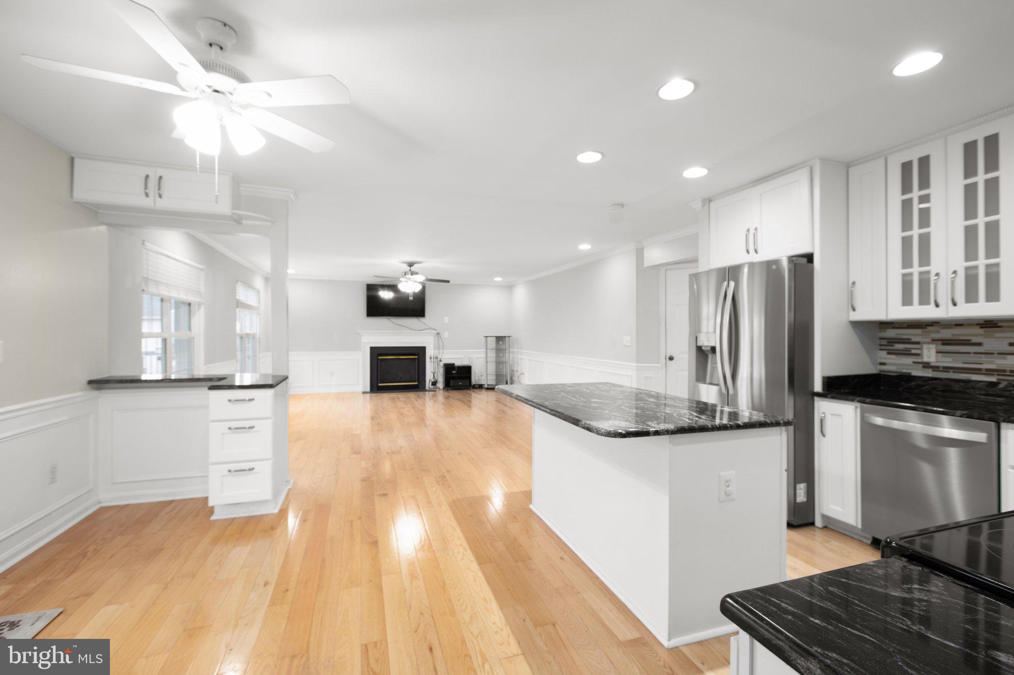 30 NEWBURY DR