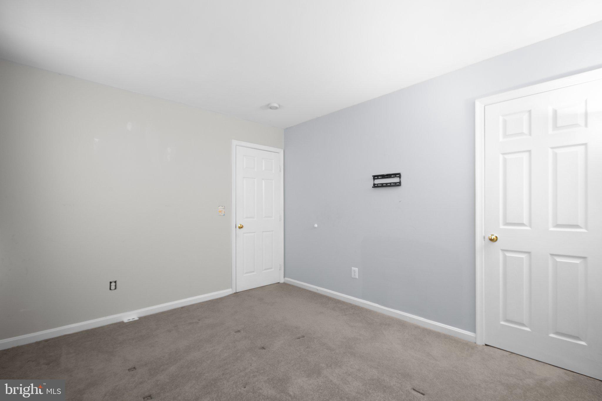 30 NEWBURY DR