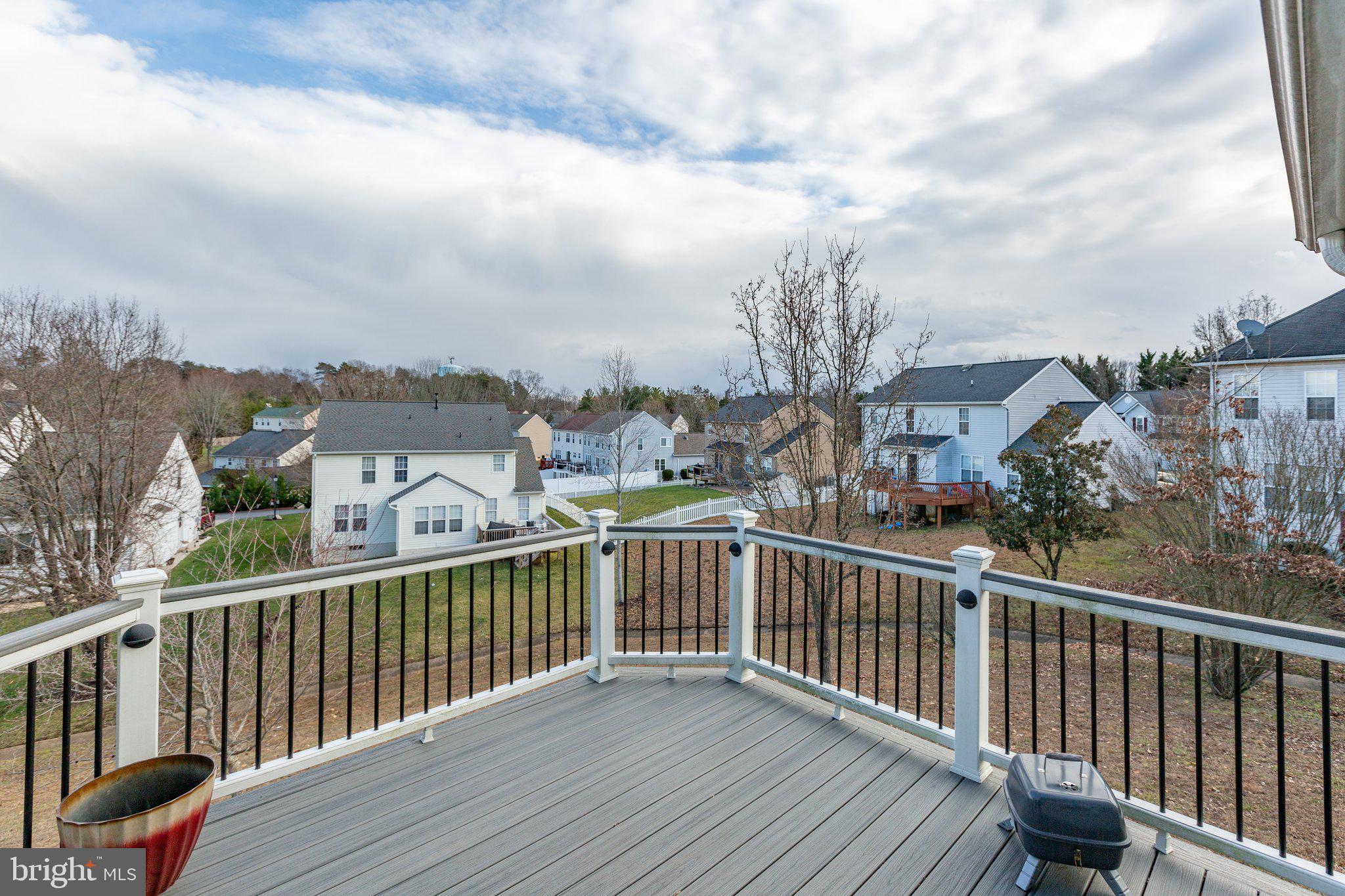 30 NEWBURY DR