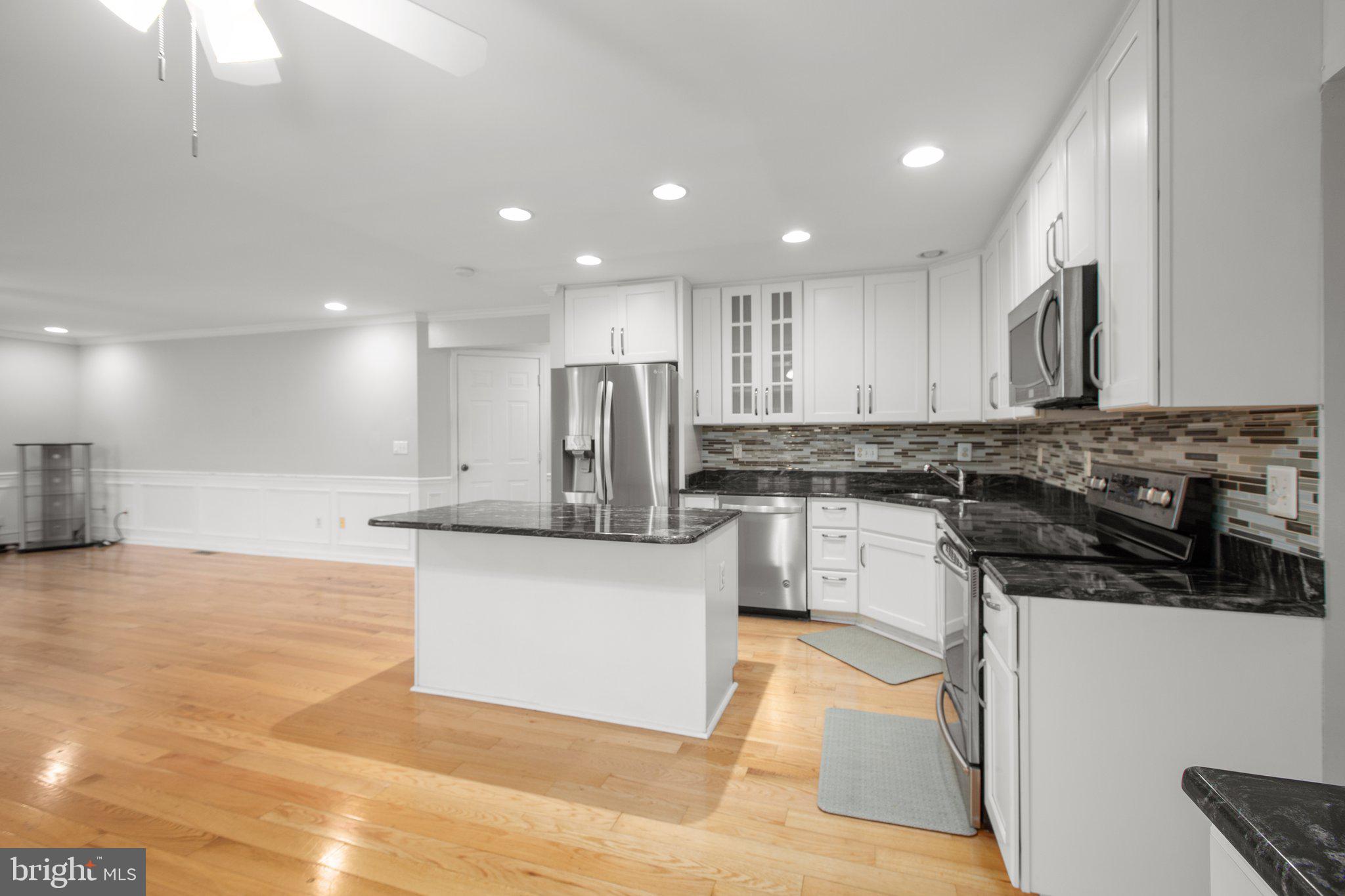 30 NEWBURY DR
