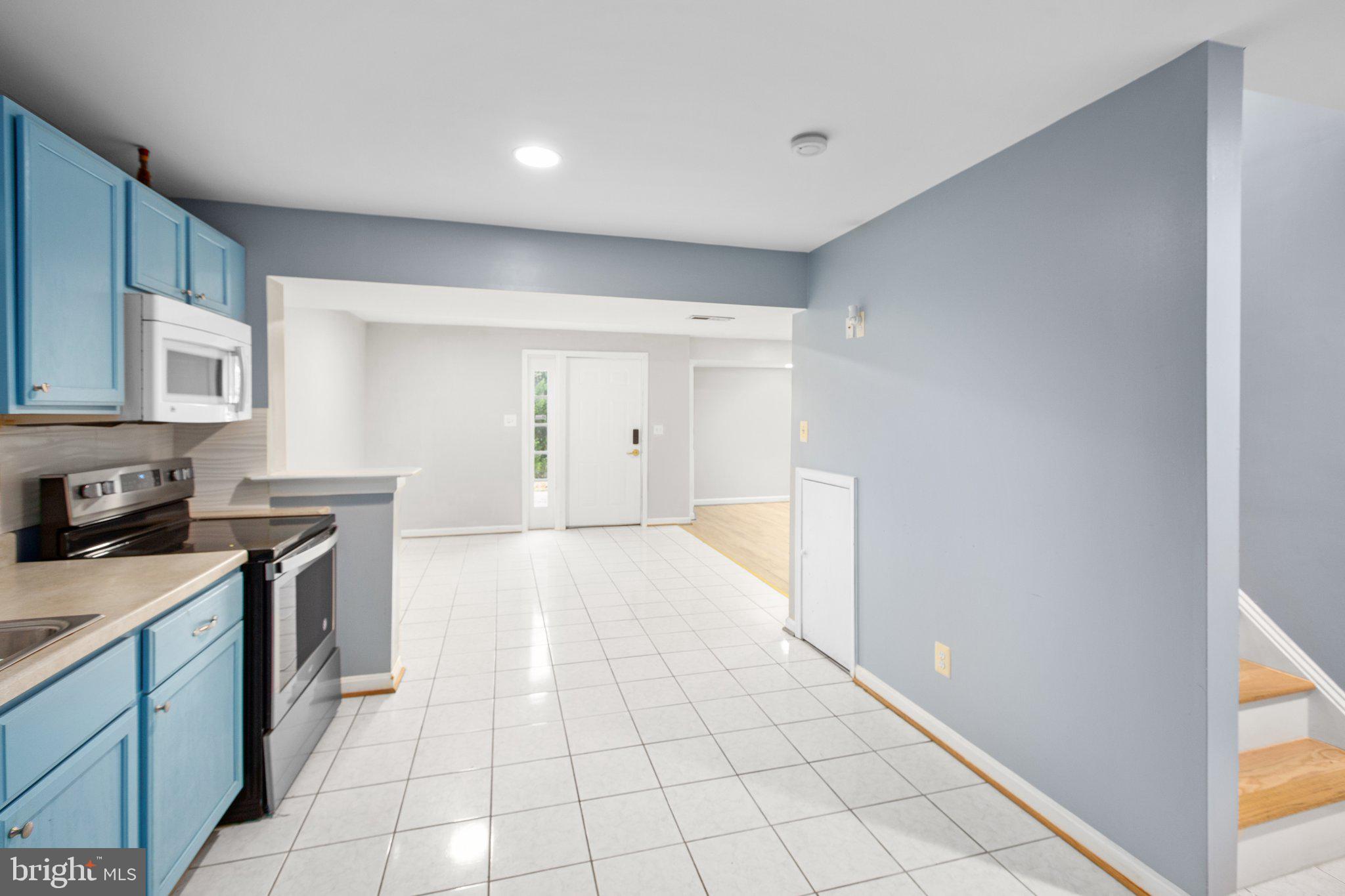 30 NEWBURY DR