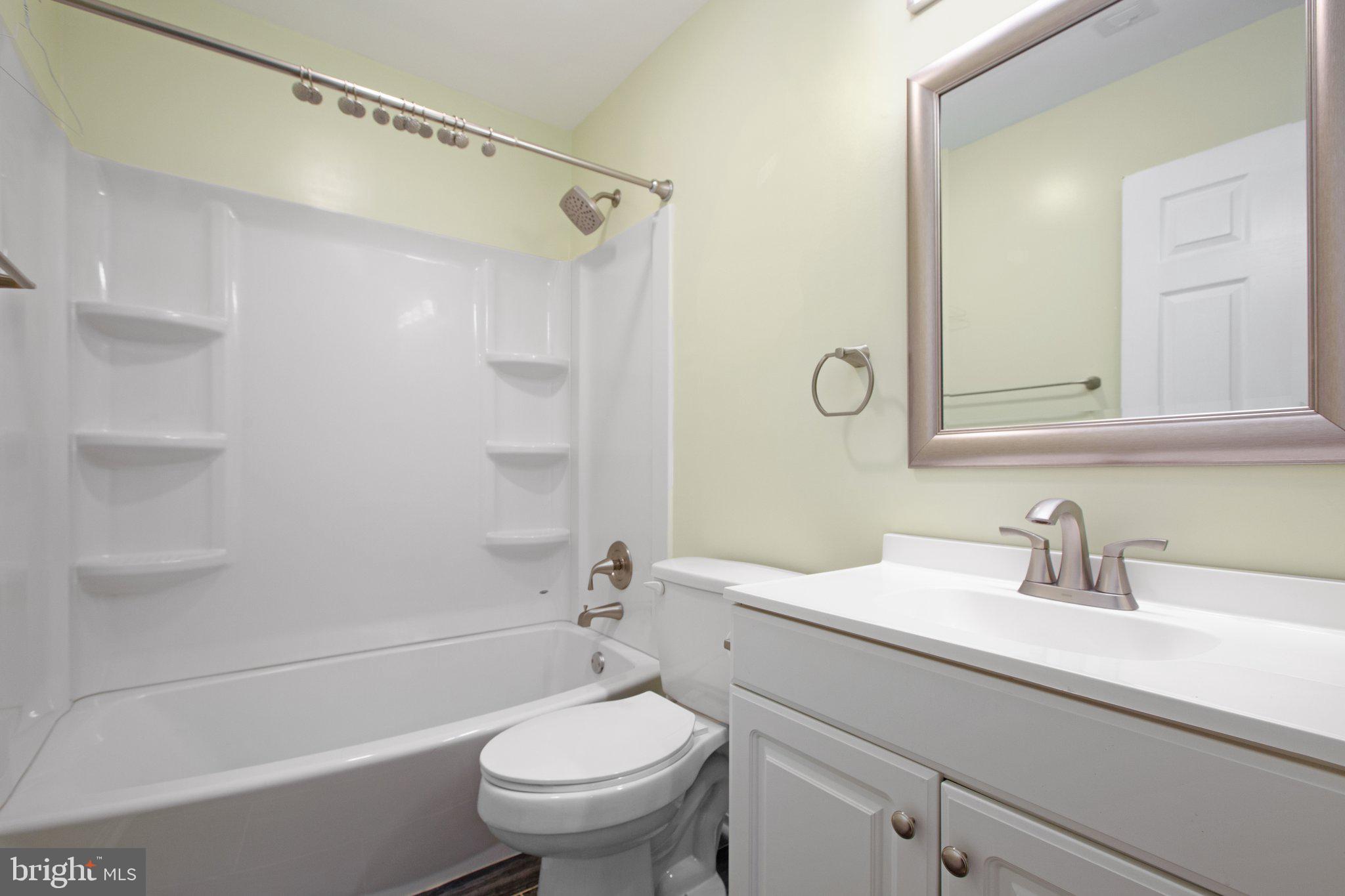 30 NEWBURY DR