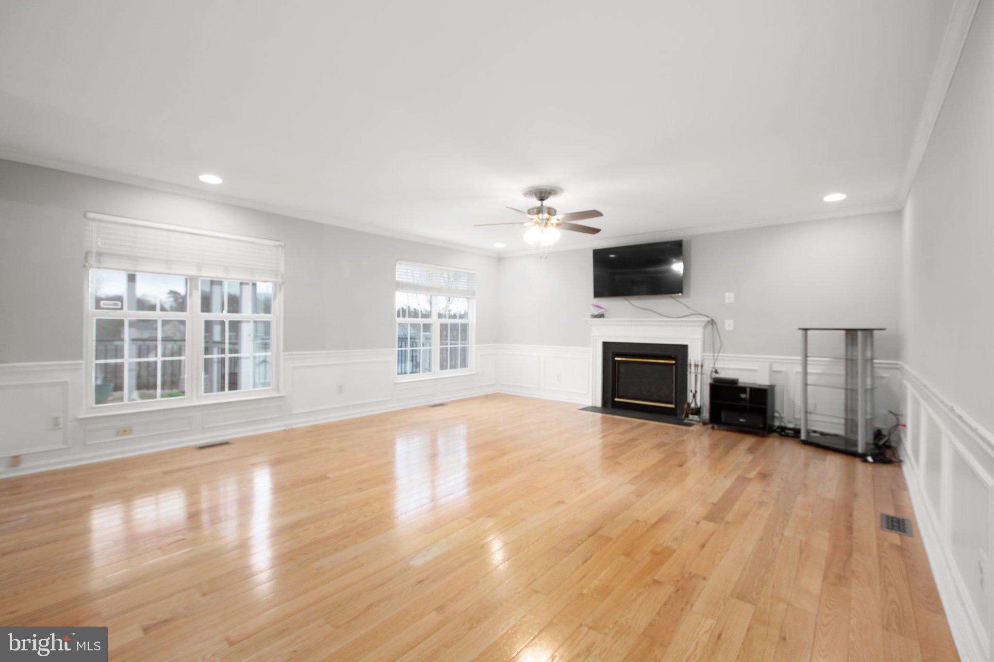 30 NEWBURY DR