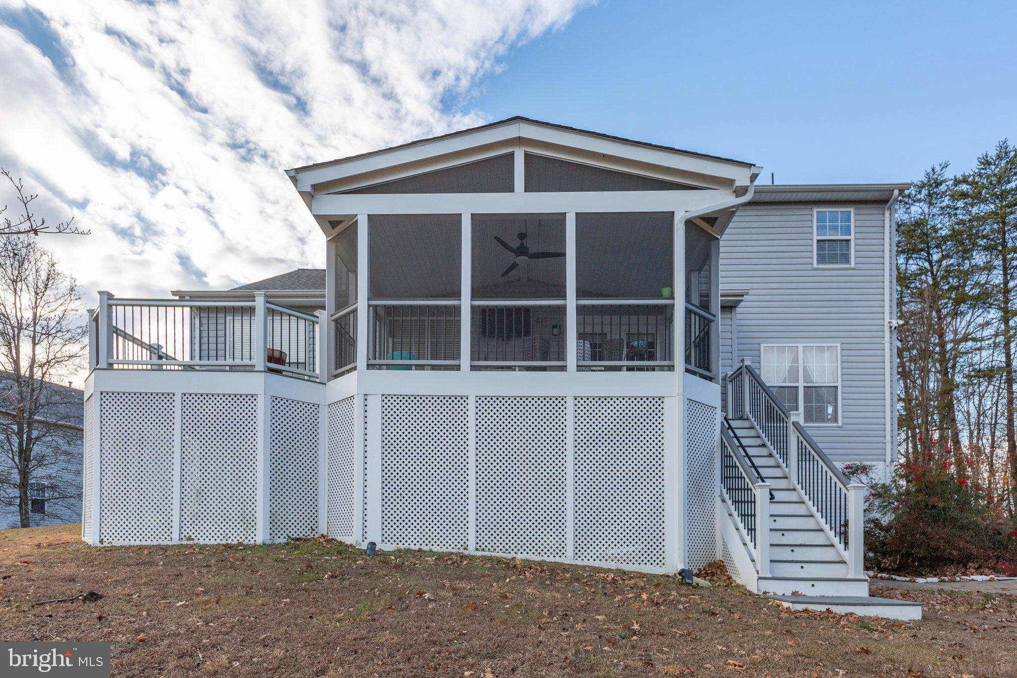 30 NEWBURY DR