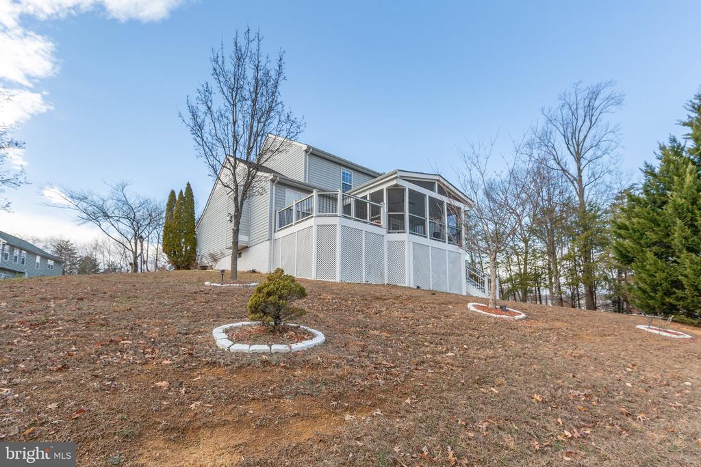 30 NEWBURY DR