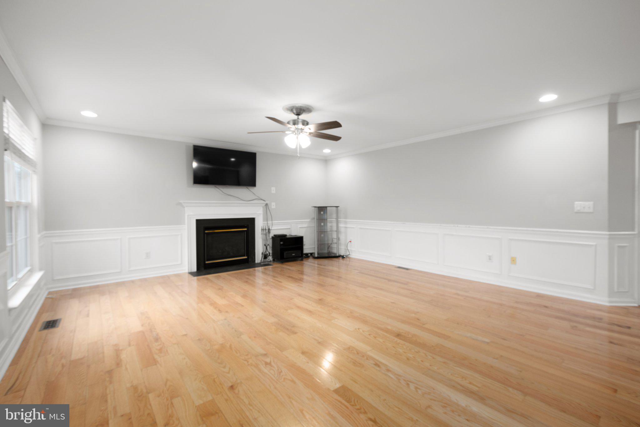30 NEWBURY DR