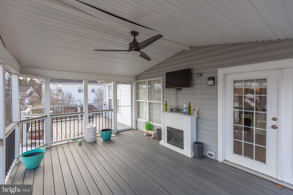 30 NEWBURY DR