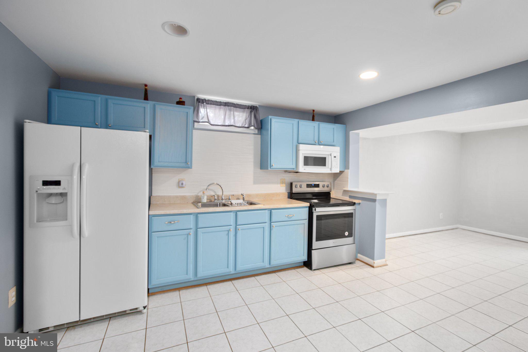 30 NEWBURY DR