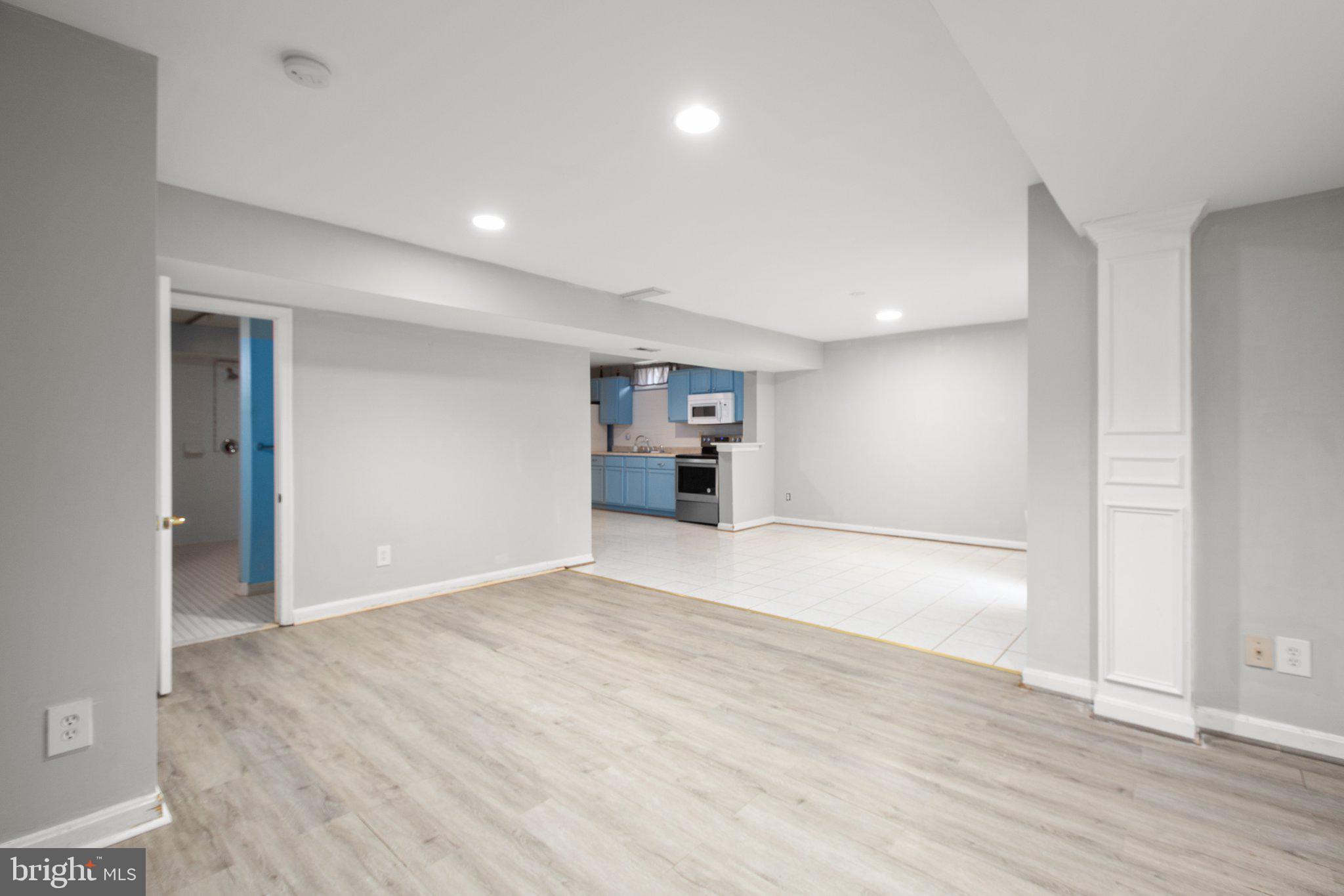 30 NEWBURY DR
