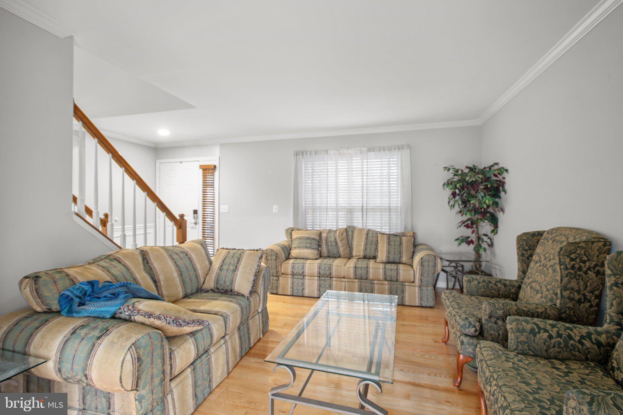 30 NEWBURY DR