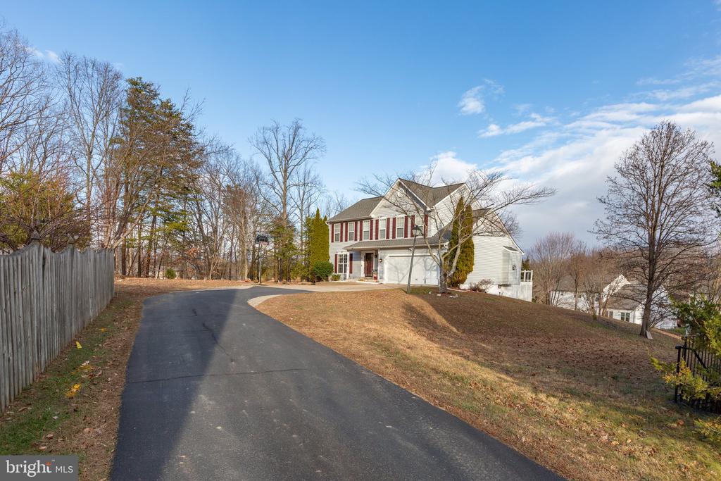 30 NEWBURY DR