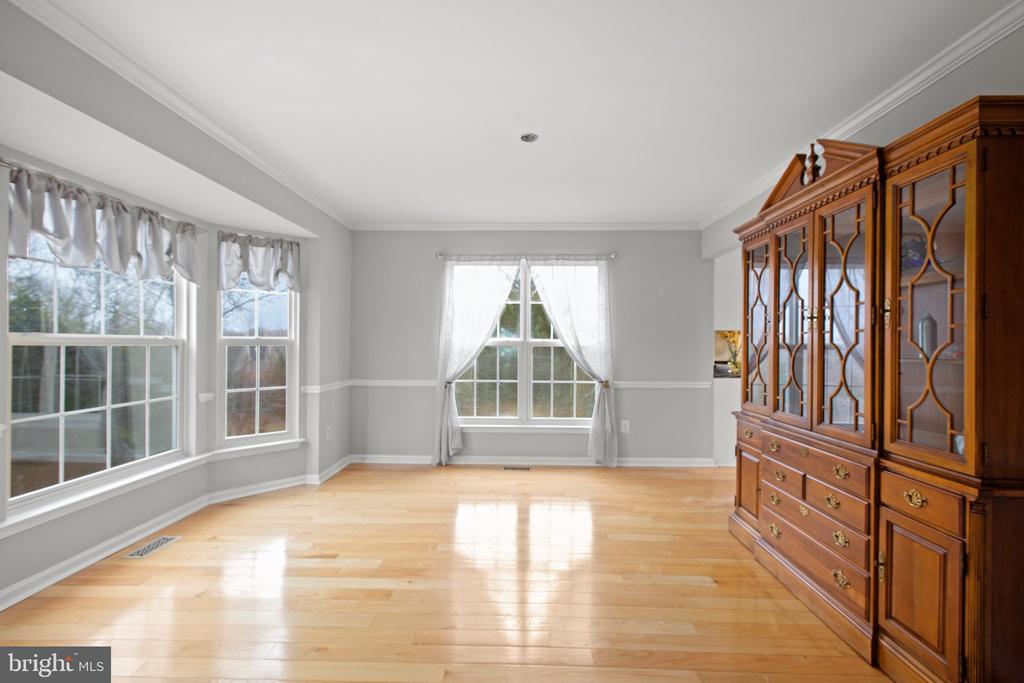 30 NEWBURY DR