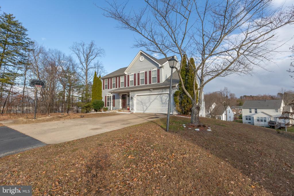 30 NEWBURY DR