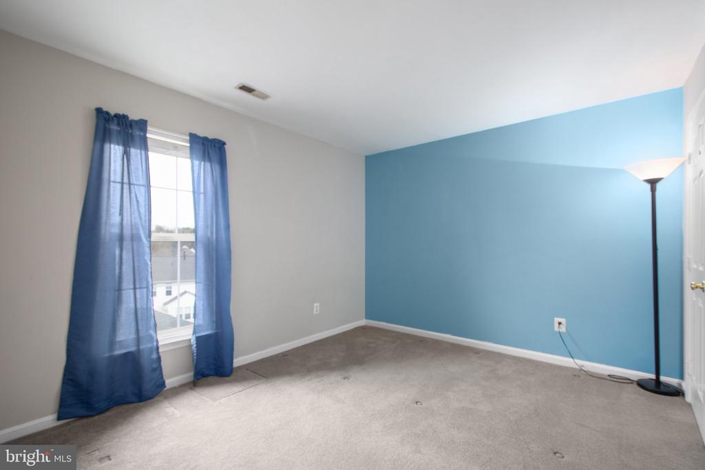 30 NEWBURY DR