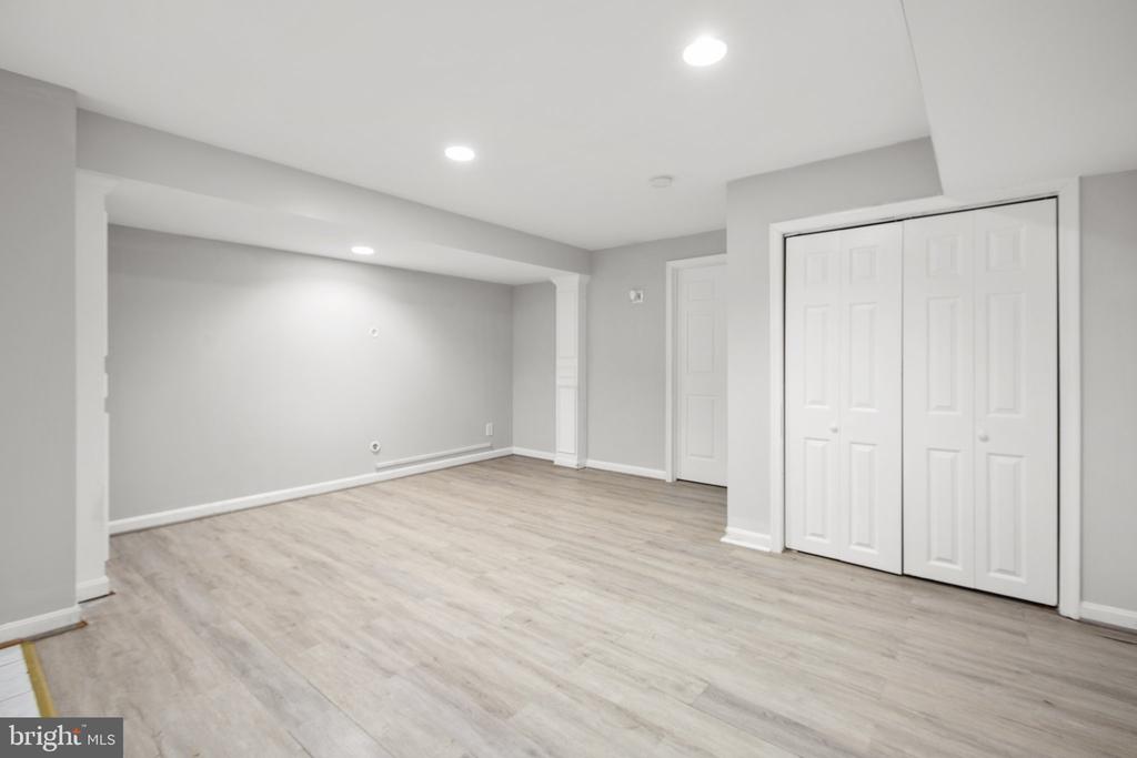 30 NEWBURY DR