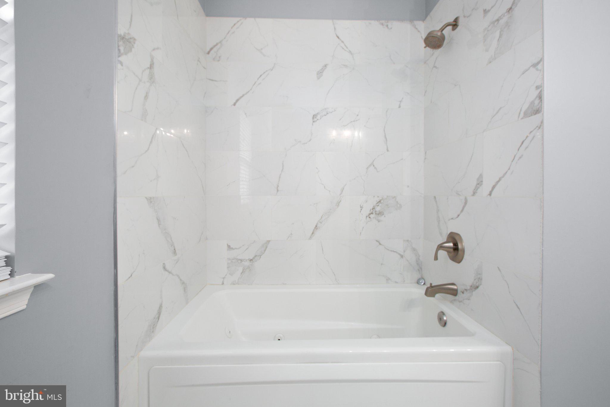30 NEWBURY DR