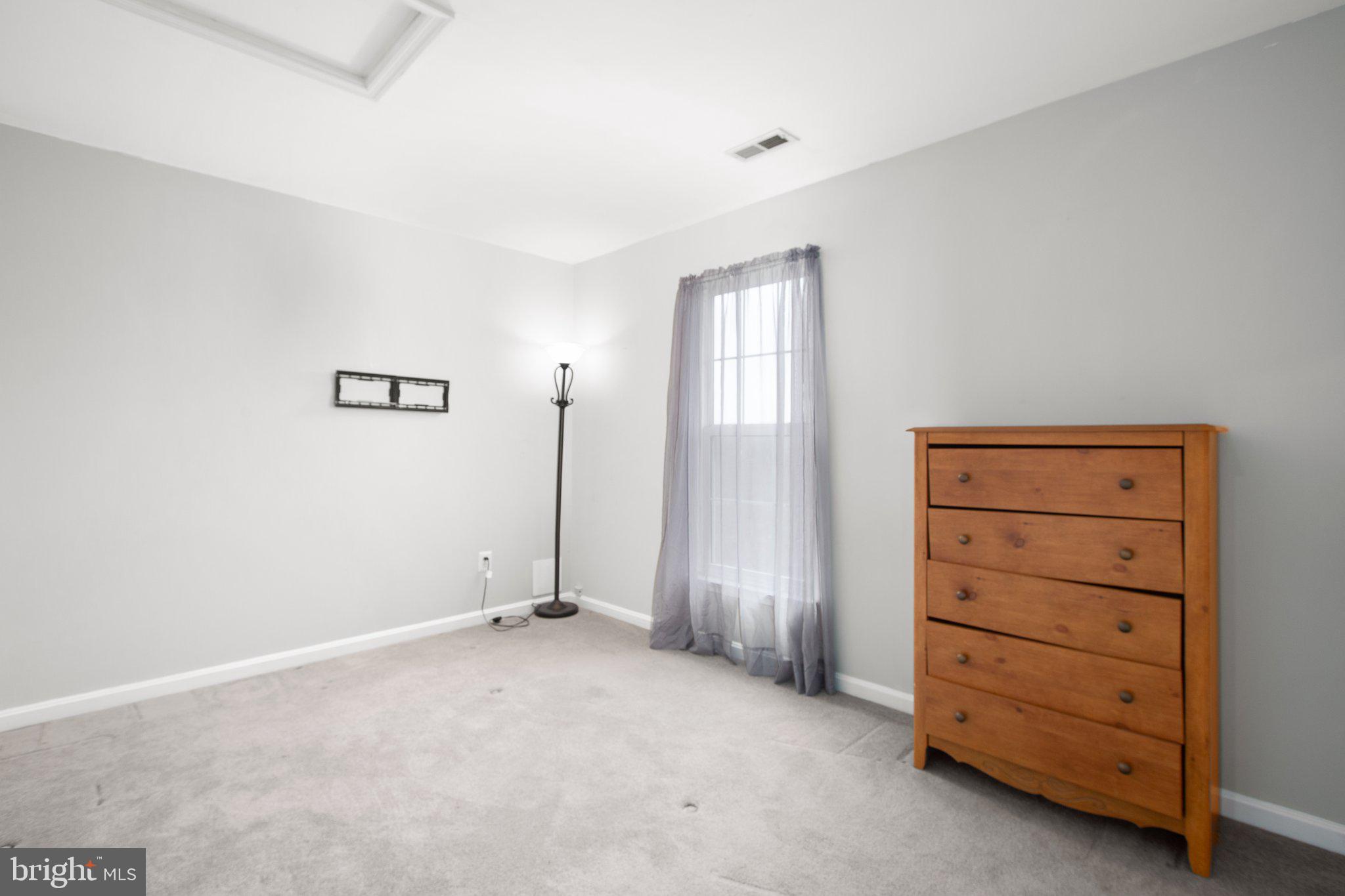 30 NEWBURY DR