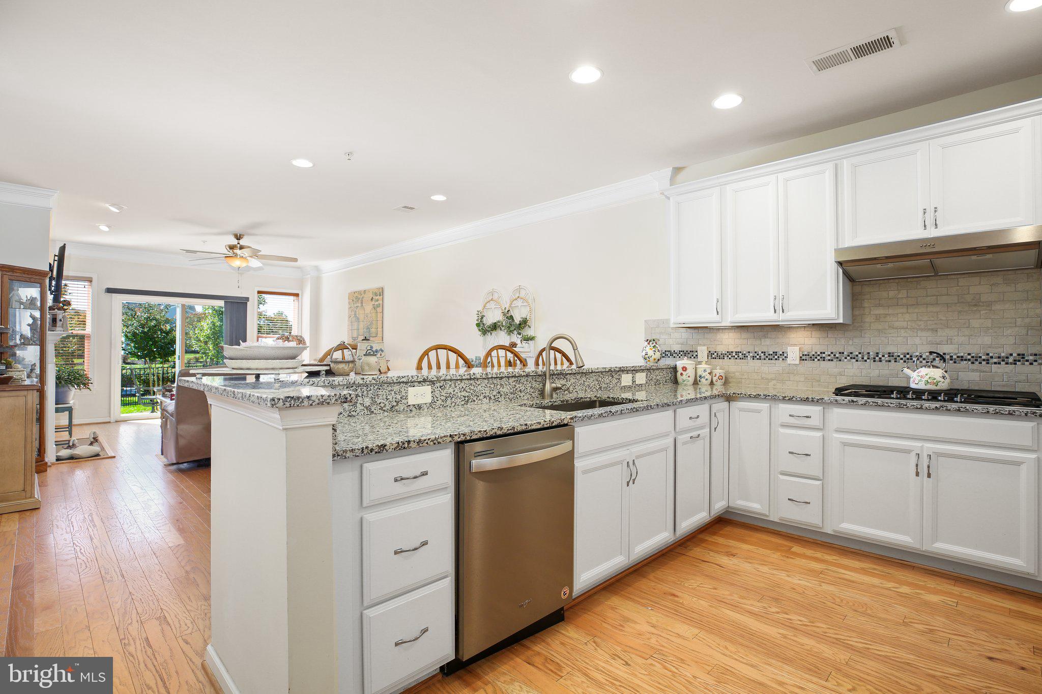 118 Long Point Dr