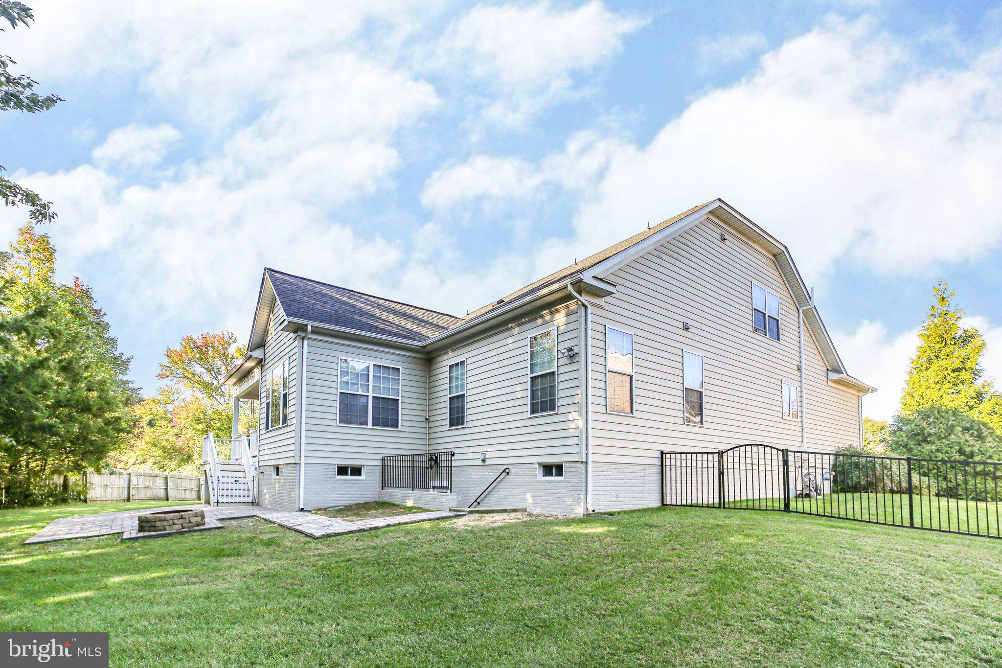 3 Gabriels Ln