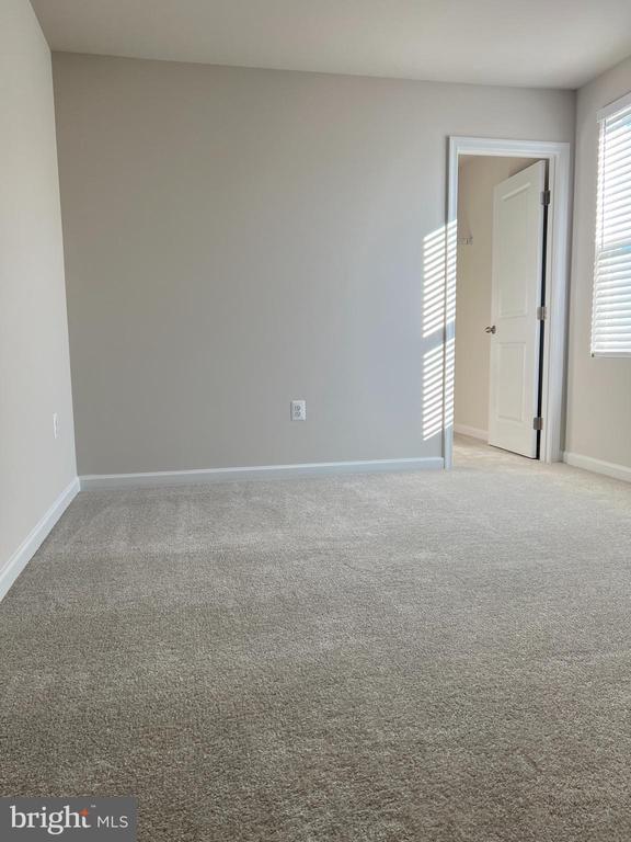 1813 CREEK BOTTOM PL