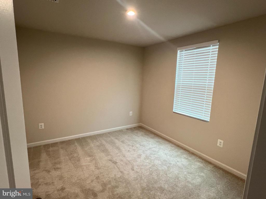 1813 CREEK BOTTOM PL